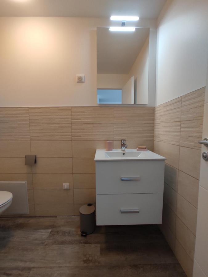 Appartement Climatise Avec Balcon,Wifi, Proche Remparts Авиньон Екстериор снимка