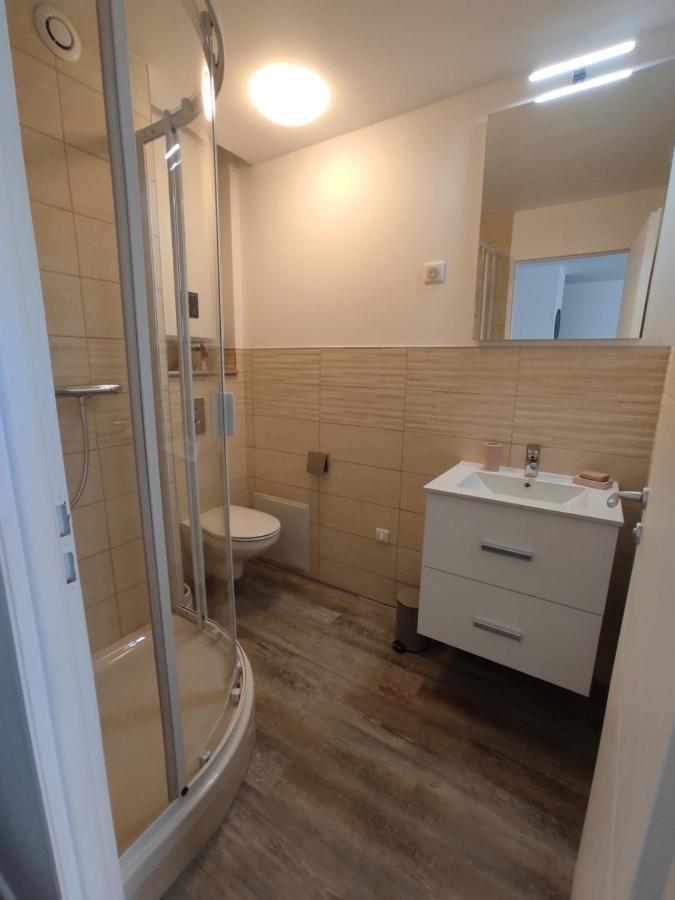Appartement Climatise Avec Balcon,Wifi, Proche Remparts Авиньон Екстериор снимка